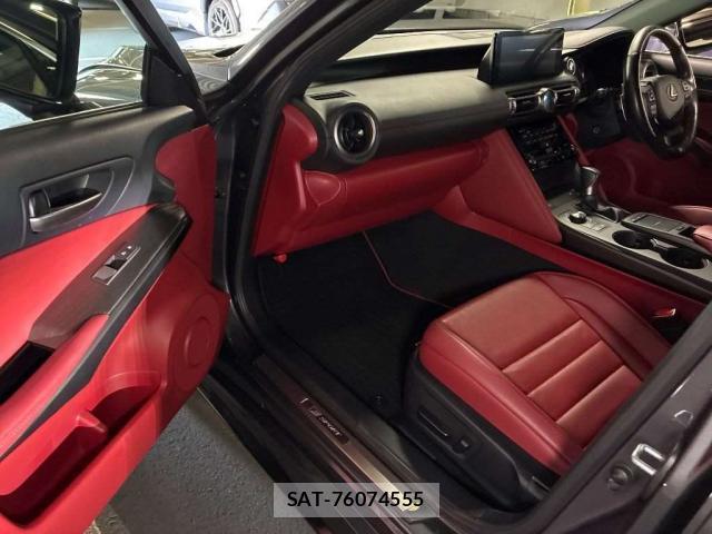Lexus IS 2021-04 8072198-7