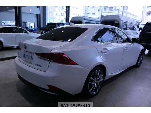 Lexus IS 2017-10 8072223-1