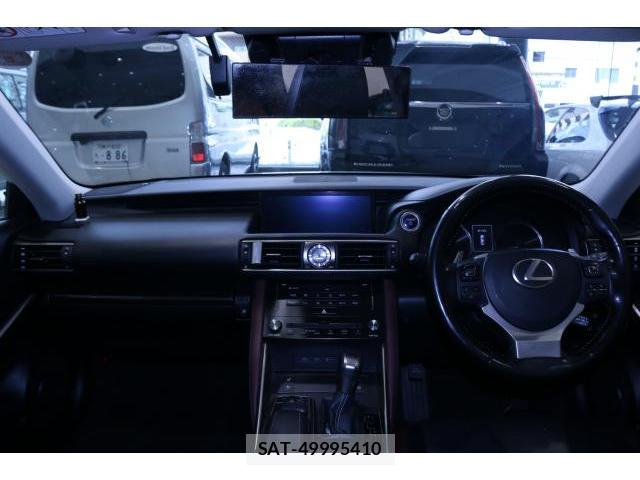 Lexus IS 2017-10 8072223-2
