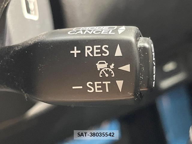 Lexus IS 2013-10 8072343-4