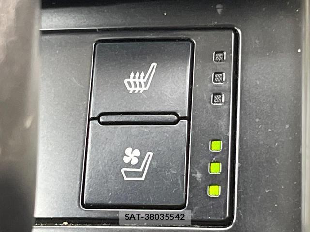 Lexus IS 2013-10 8072343-6