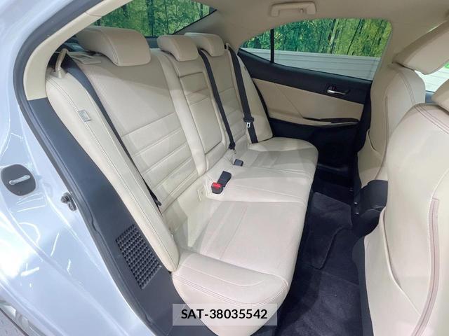 Lexus IS 2013-10 8072343-8