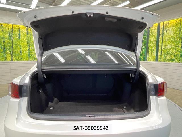 Lexus IS 2013-10 8072343-9
