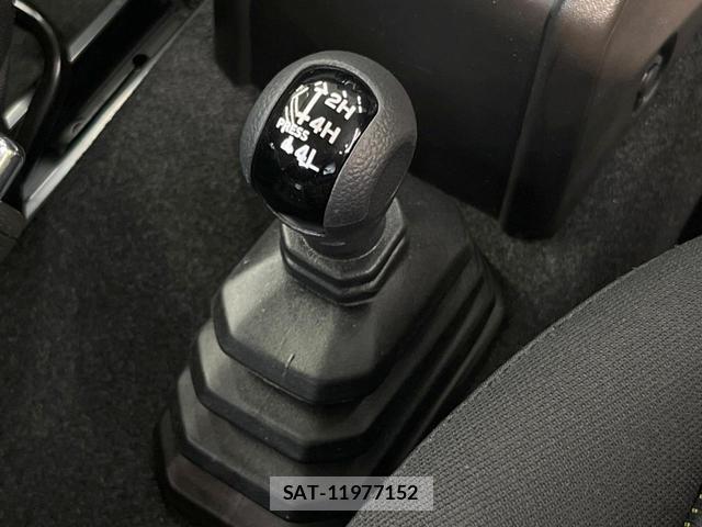 Suzuki JIMNY 2023-10 8072353-2