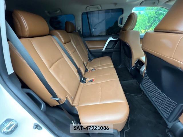 Toyota LAND CRUISER PRADO 2022-03 8071326-8