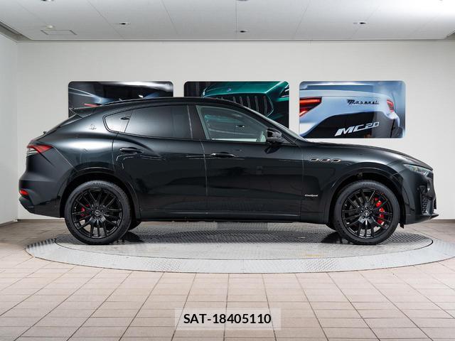 Maserati LEVANTE 2021-06 8071732-15