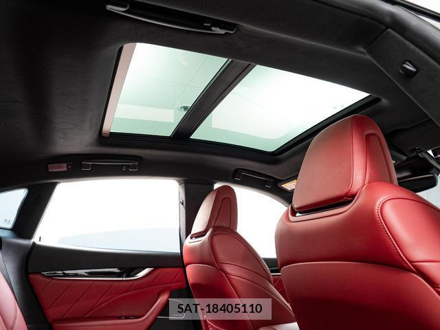 Maserati LEVANTE 2021-06 8071732-6