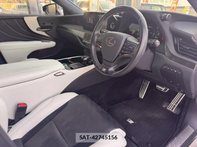 Lexus LS 2022-03 8071607-1