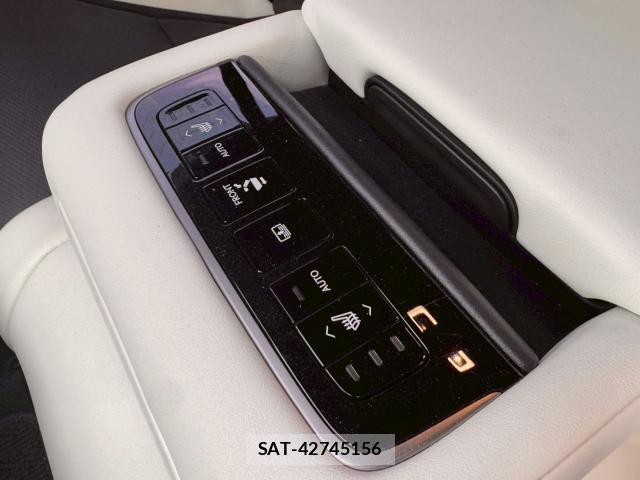 Lexus LS 2022-03 8071607-11