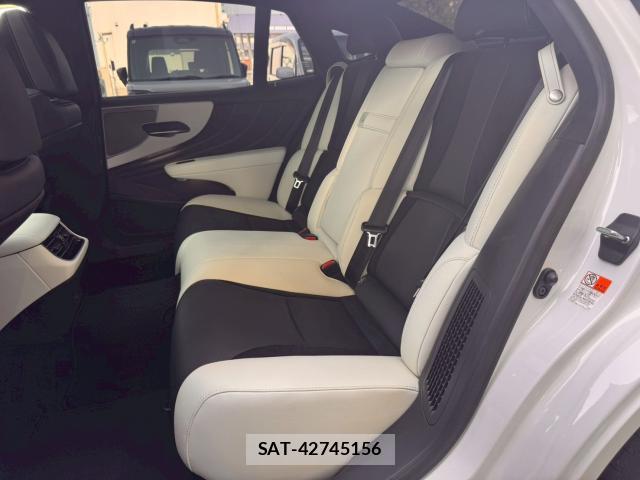 Lexus LS 2022-03 8071607-13