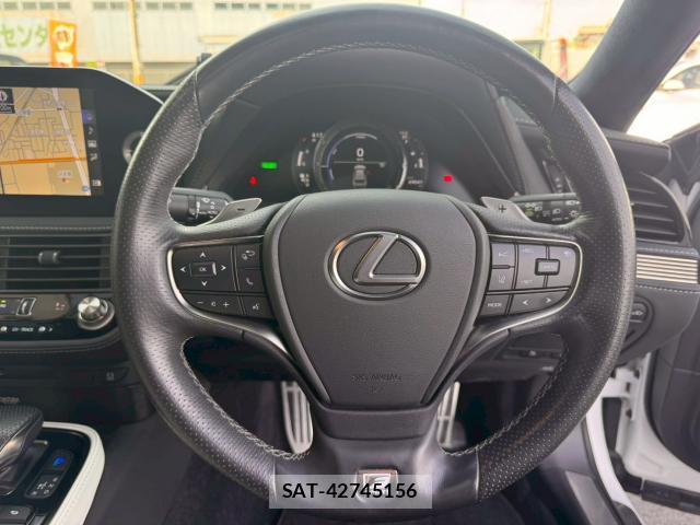 Lexus LS 2022-03 8071607-15