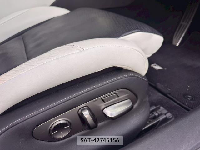Lexus LS 2022-03 8071607-16