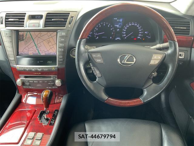 Lexus LS 2011-02 8072471-14