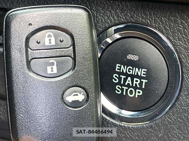 Toyota MARK X 2013-08 8071637-5