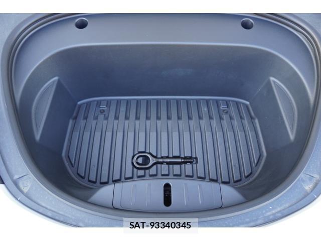 Tesla MODEL 3 2020-09 8072548-13