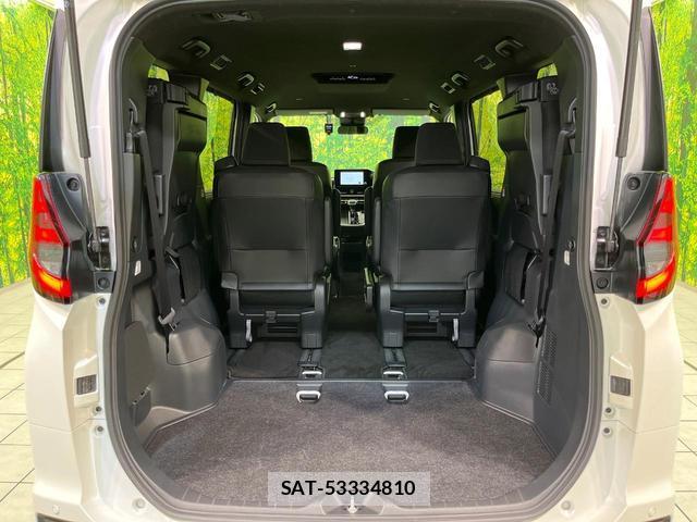 Toyota NOAH 2024-05 8070945-11