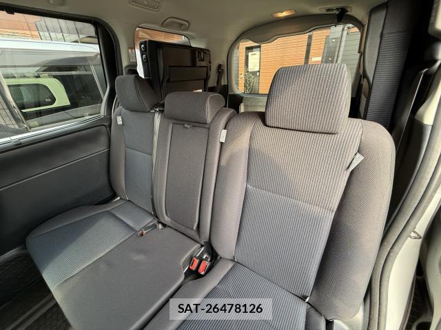 Toyota NOAH 2019-06 8070962-3