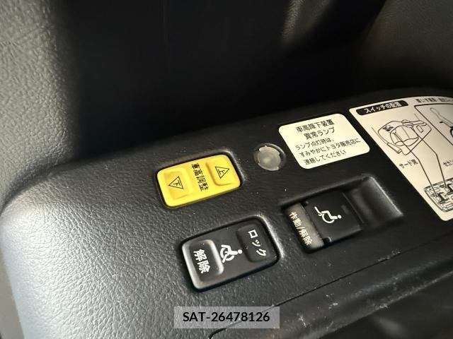 Toyota NOAH 2019-06 8070962-7