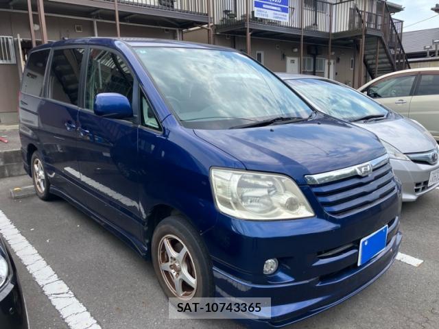 Toyota NOAH 2004-06 8071045-1