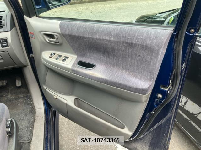 Toyota NOAH 2004-06 8071045-11