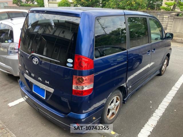 Toyota NOAH 2004-06 8071045-2