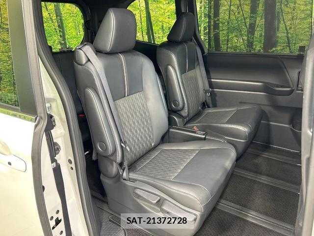 Toyota NOAH 2024-07 8071131-11
