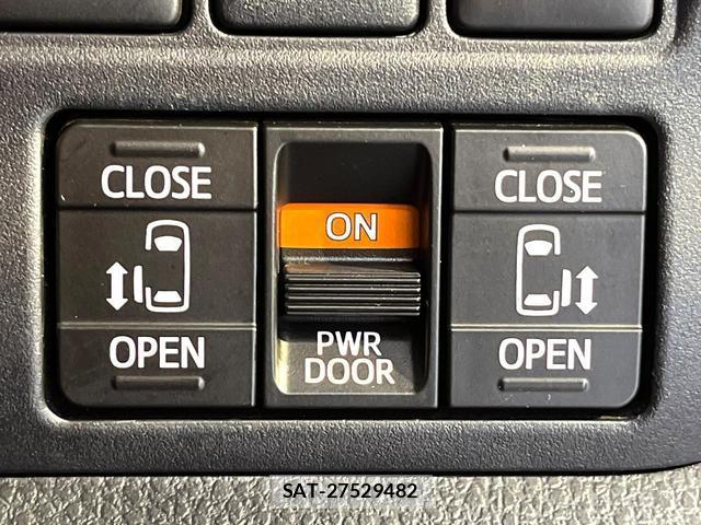 Toyota NOAH 2020-09 8071434-4