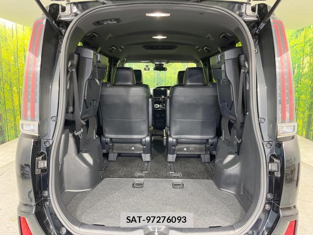Toyota NOAH 2021-05 8071490-10