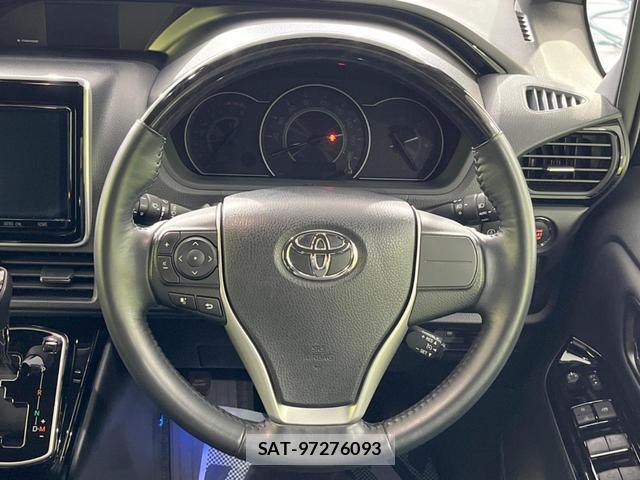 Toyota NOAH 2021-05 8071490-11