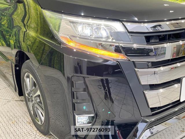 Toyota NOAH 2021-05 8071490-12