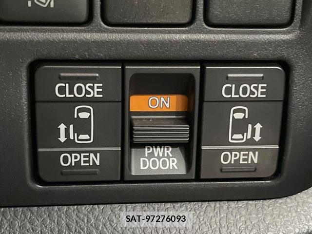 Toyota NOAH 2021-05 8071490-4
