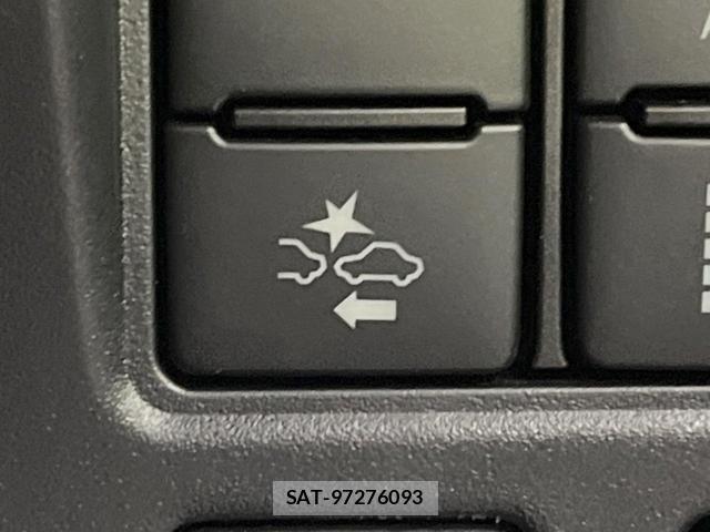 Toyota NOAH 2021-05 8071490-5