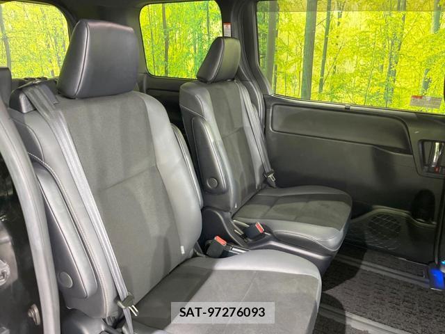 Toyota NOAH 2021-05 8071490-8
