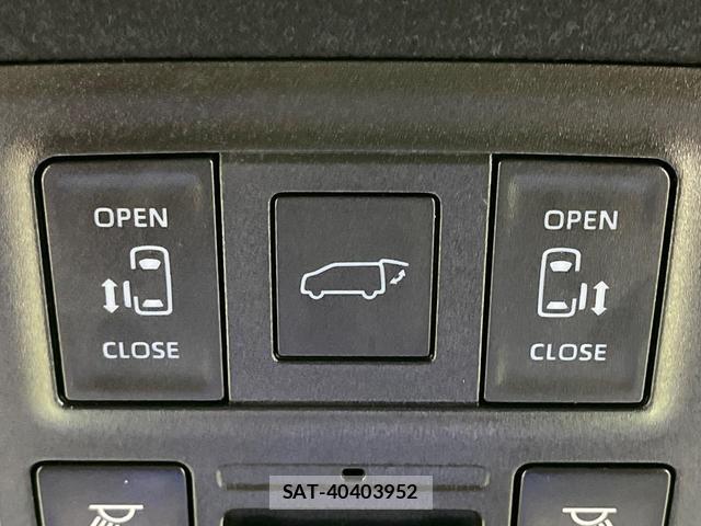 Toyota NOAH 2023-08 8071722-5