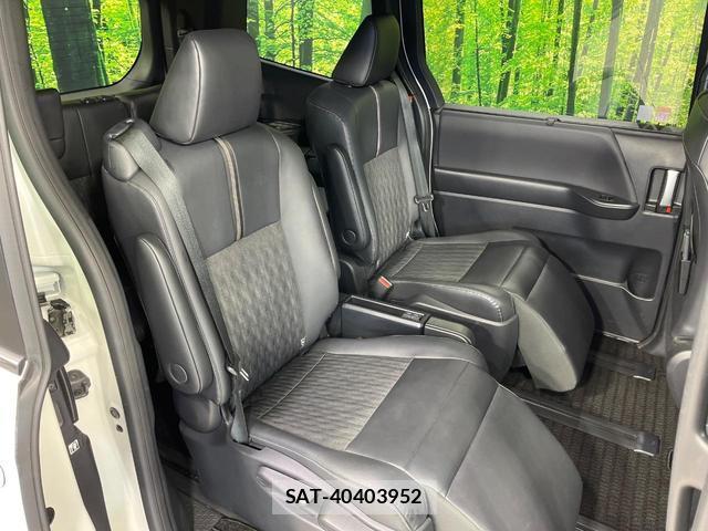 Toyota NOAH 2023-08 8071722-8