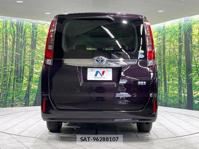 Toyota NOAH 2016-03 8072080-14