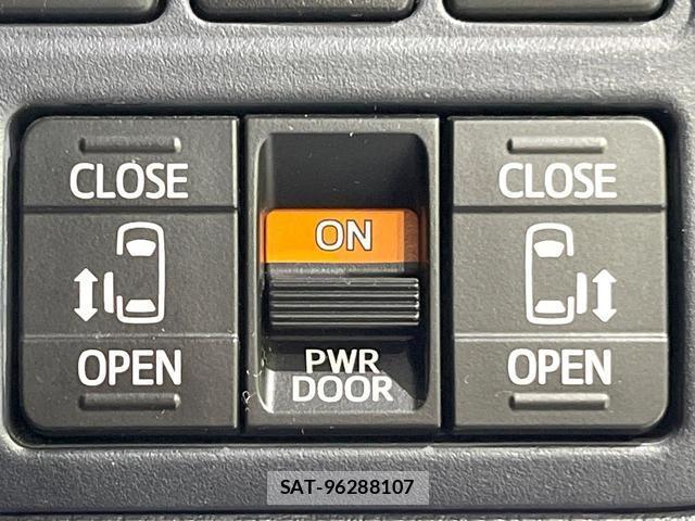 Toyota NOAH 2016-03 8072080-3