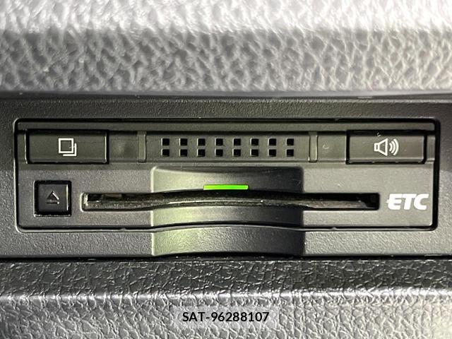Toyota NOAH 2016-03 8072080-5