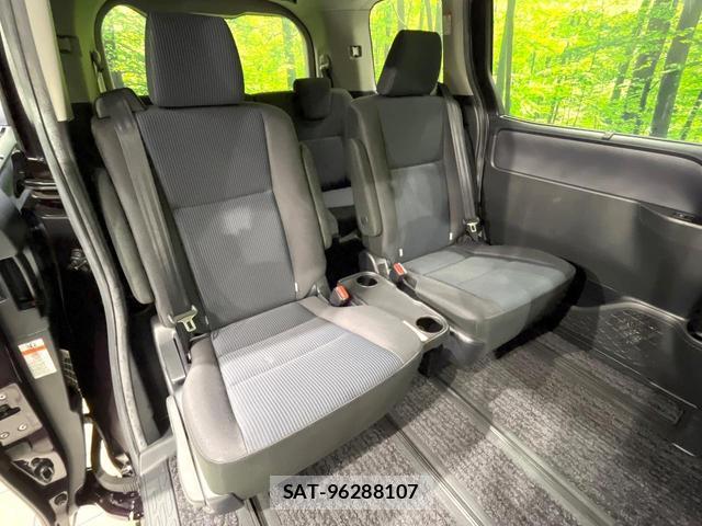 Toyota NOAH 2016-03 8072080-7