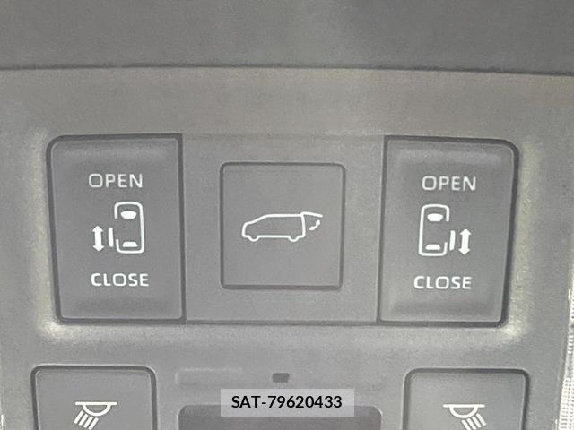 Toyota NOAH 2022-10 8072085-6