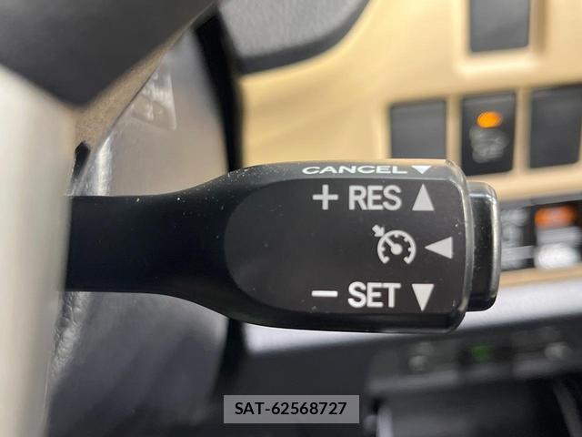 Toyota NOAH 2014-09 8072100-6