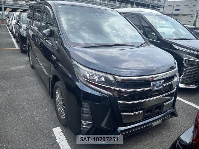 Toyota NOAH 2018-05 8072123-1