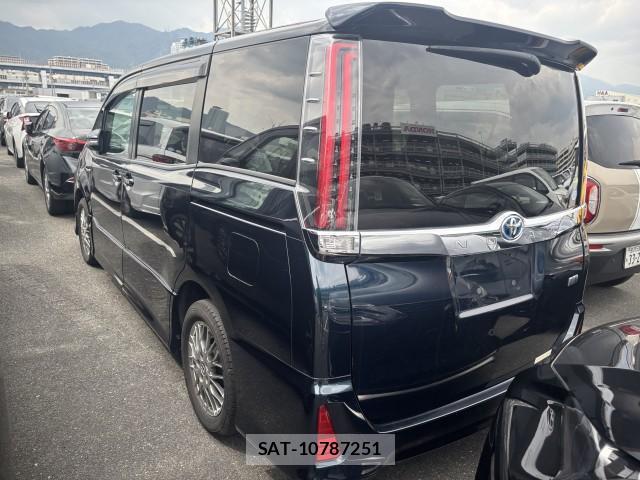 Toyota NOAH 2018-05 8072123-3