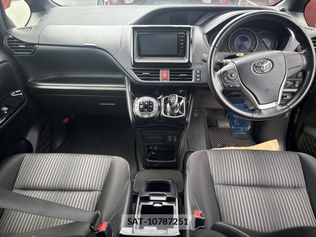 Toyota NOAH 2018-05 8072123-6
