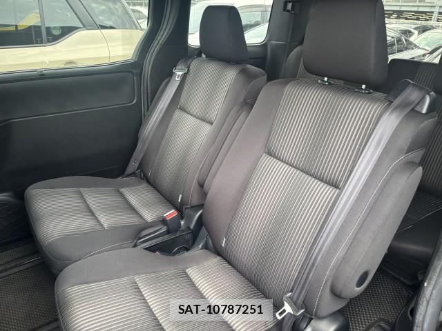 Toyota NOAH 2018-05 8072123-7