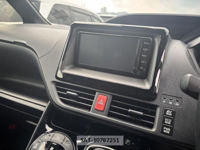 Toyota NOAH 2018-05 8072123-9