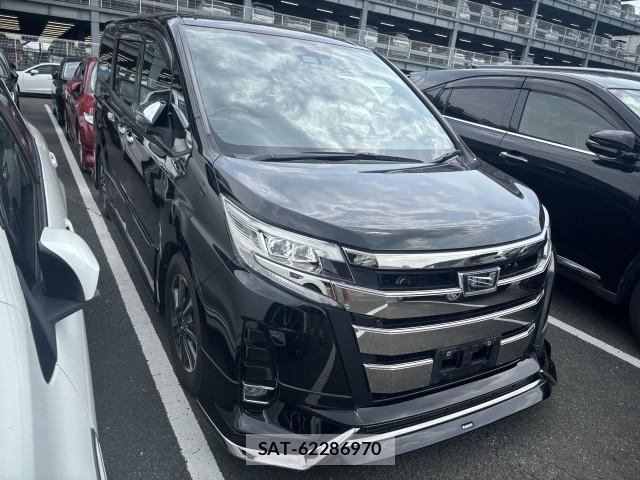 Toyota NOAH 2021-08 8072130-1