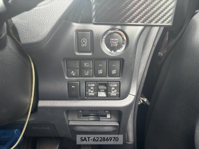 Toyota NOAH 2021-08 8072130-10