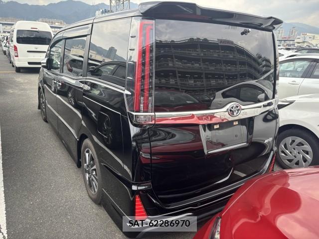 Toyota NOAH 2021-08 8072130-3