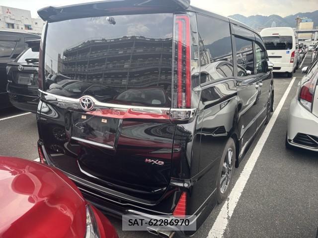 Toyota NOAH 2021-08 8072130-4